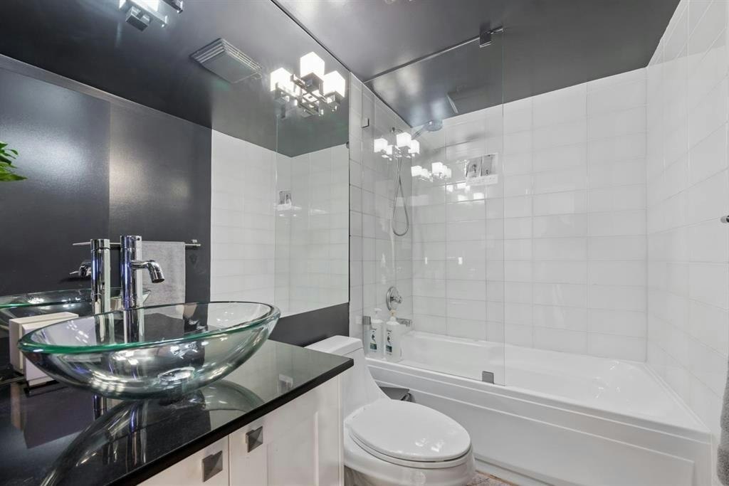 70X-1050 Burrard Street, Vancouver, BC, V6Z 2S3 - 14