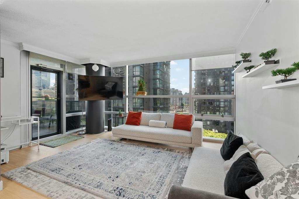 70X-1050 Burrard Street, Vancouver, BC, V6Z 2S3 - 3
