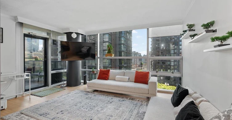 70X-1050 Burrard Street, Vancouver, BC, V6Z 2S3 - 3