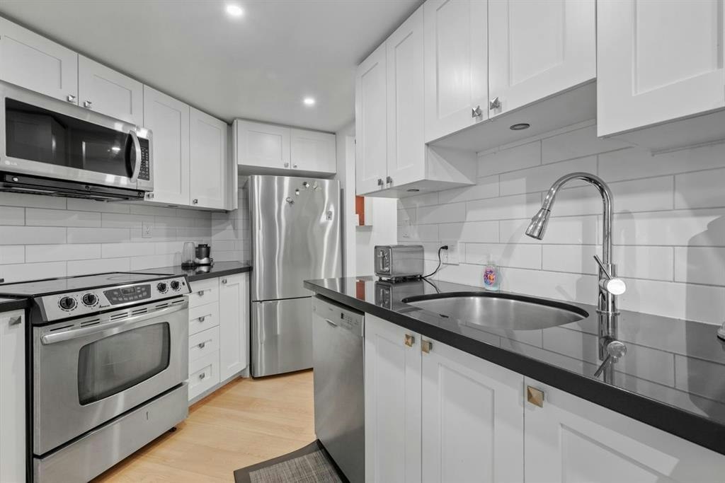 70X-1050 Burrard Street, Vancouver, BC, V6Z 2S3 - 11