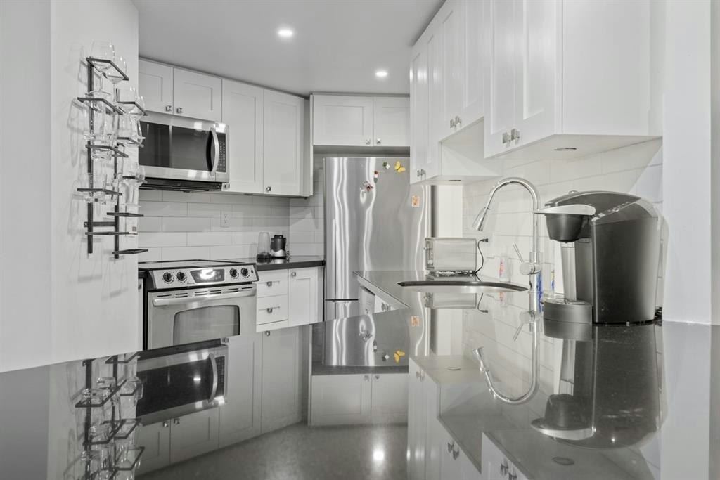 70X-1050 Burrard Street, Vancouver, BC, V6Z 2S3 - 10