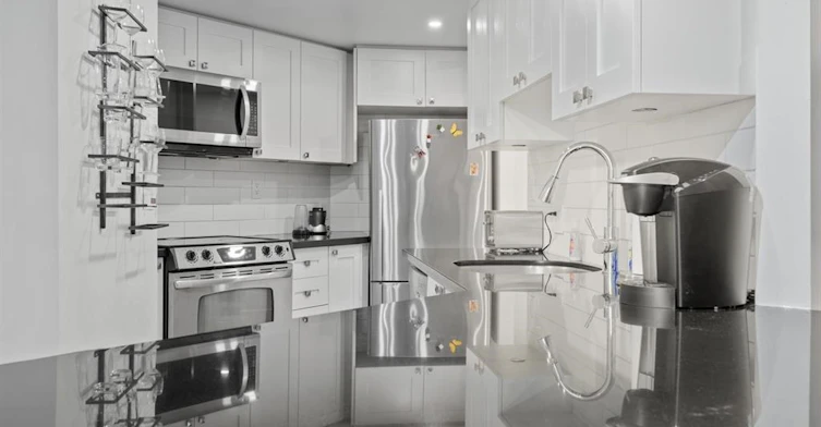 70X-1050 Burrard Street, Vancouver, BC, V6Z 2S3 - 10