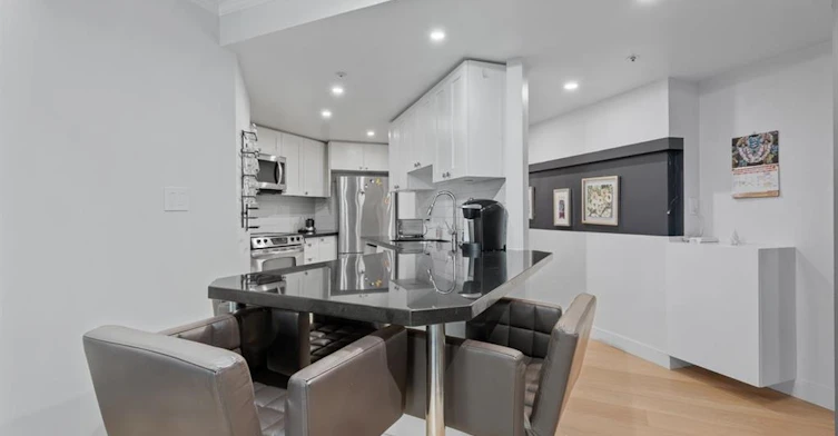 70X-1050 Burrard Street, Vancouver, BC, V6Z 2S3 - 9