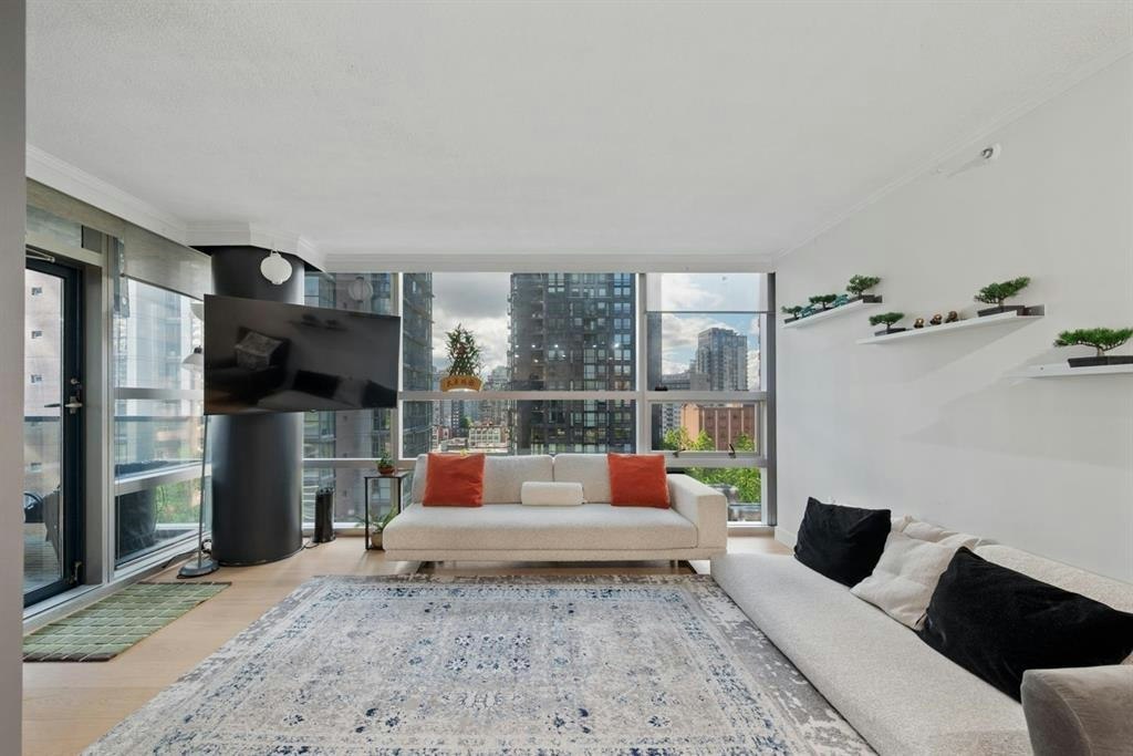 70X-1050 Burrard Street, Vancouver, BC, V6Z 2S3 - 2