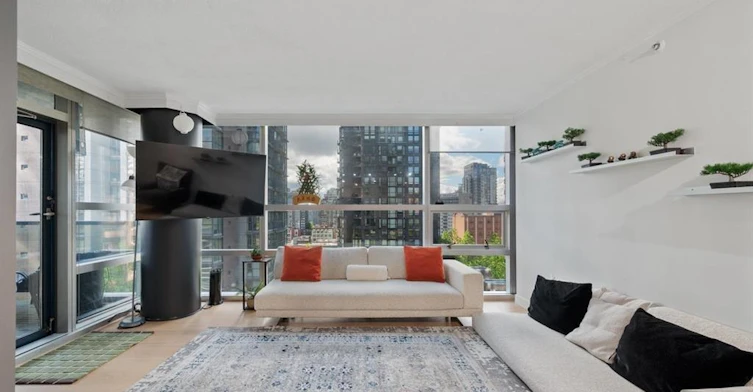 70X-1050 Burrard Street, Vancouver, BC, V6Z 2S3 - 2
