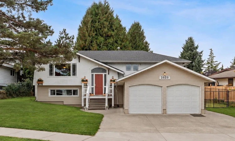 2629 Sunnyside Crescent