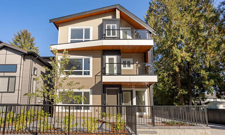 101-3532 Hastings Street