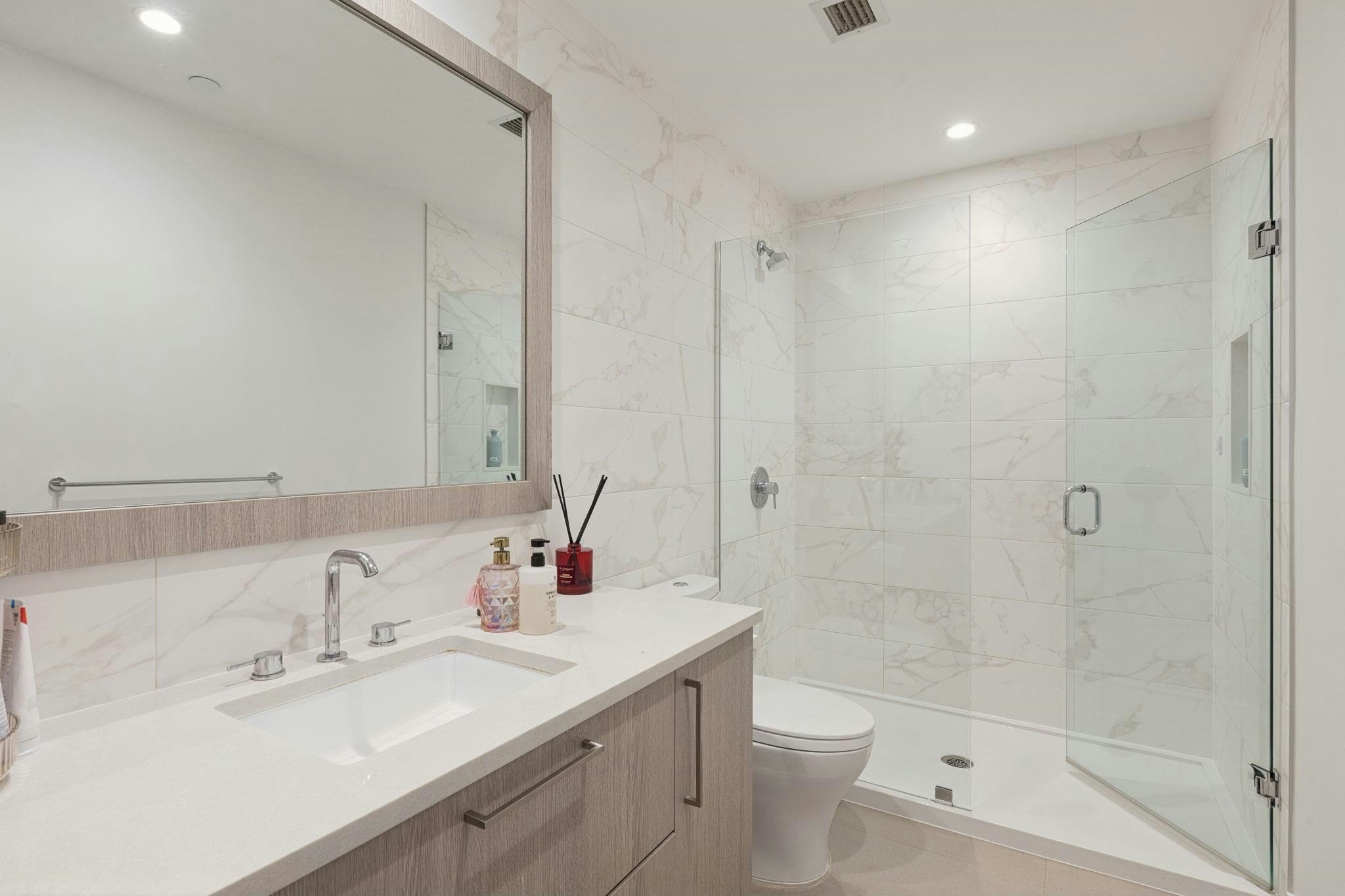 203-747 E 3rd Street, North Vancouver, BC, V7L 1G8 - 17