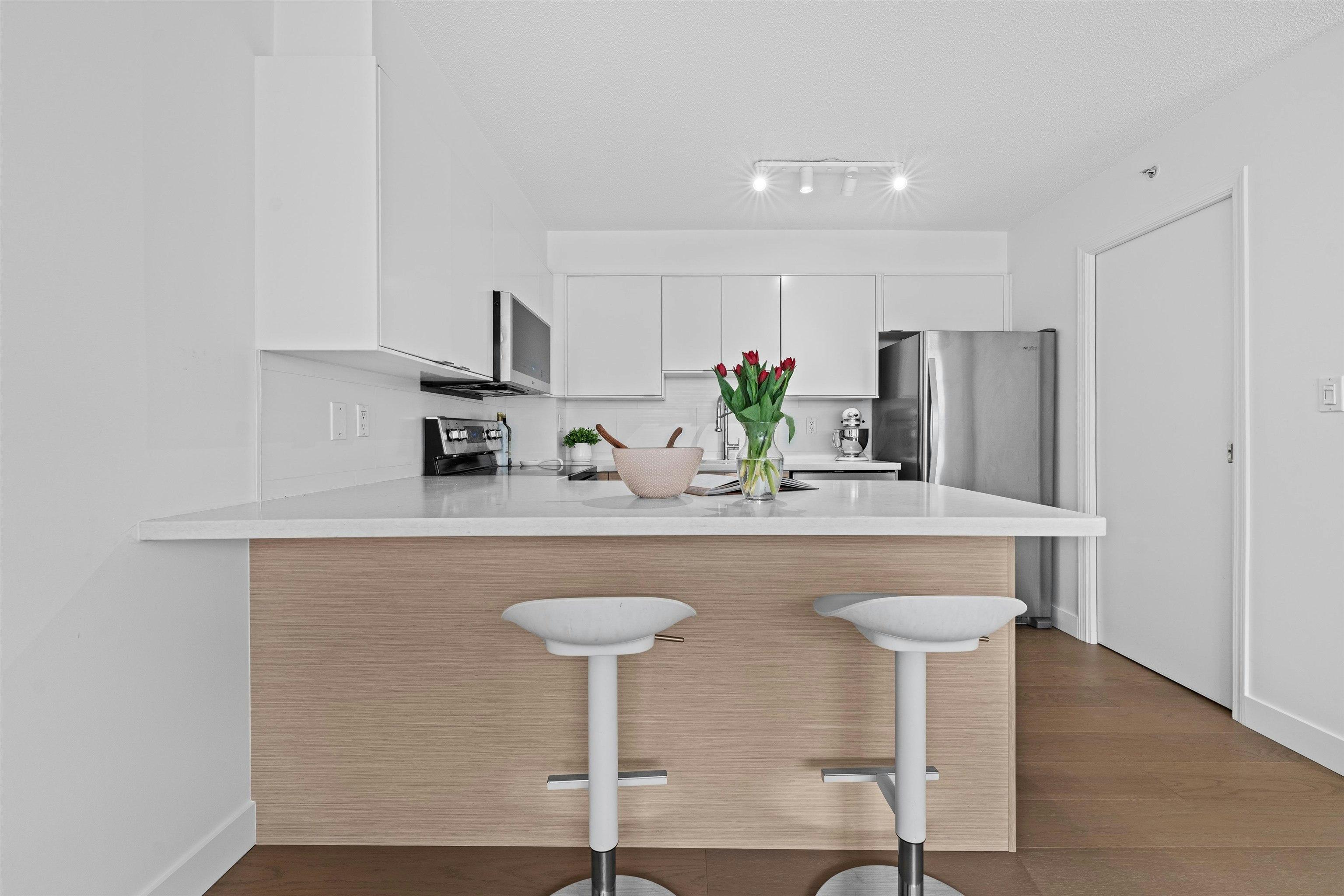 204-1633 W 8th Avenue, Vancouver, BC, V6J 5H7