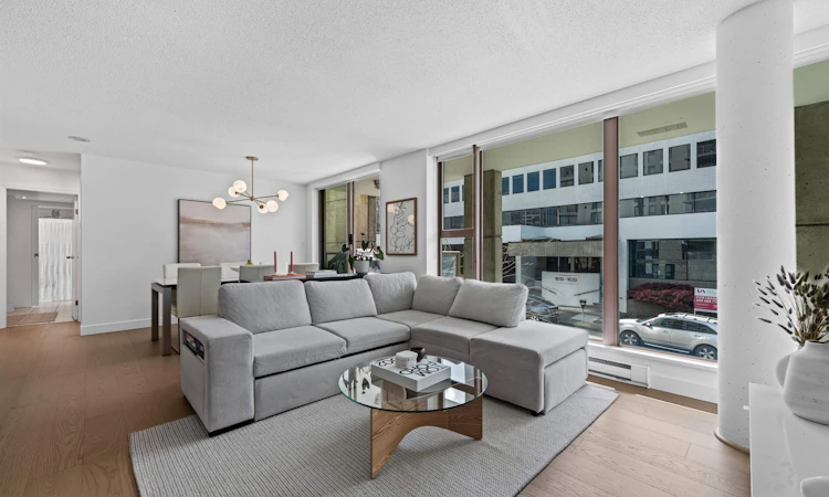 204-1633 W 8th Avenue