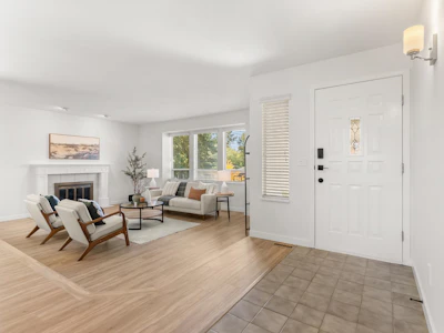 832 165 Street - 3