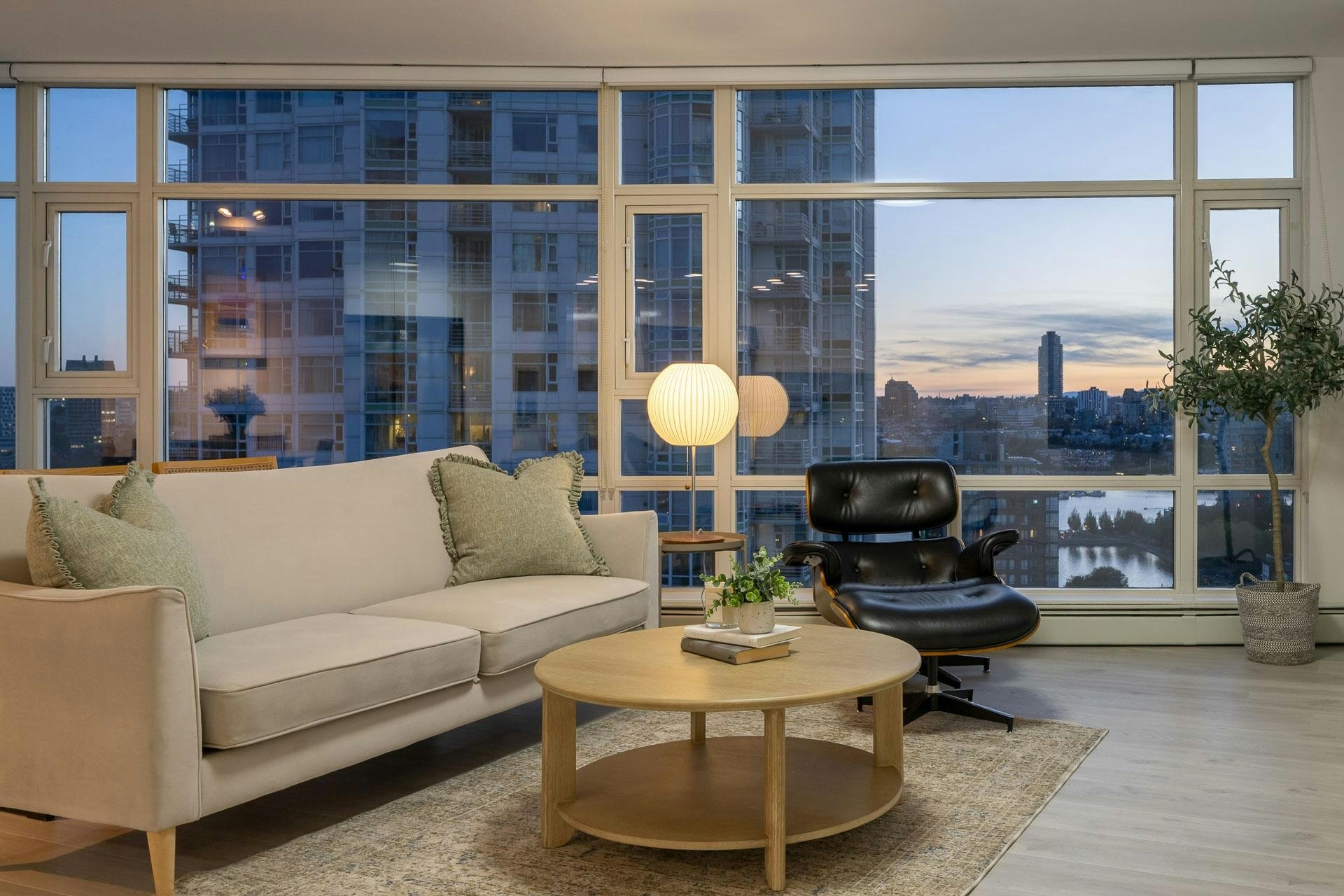 2607-198 Aquarius Mews, Vancouver, BC, V6Z 2Y4 - 3