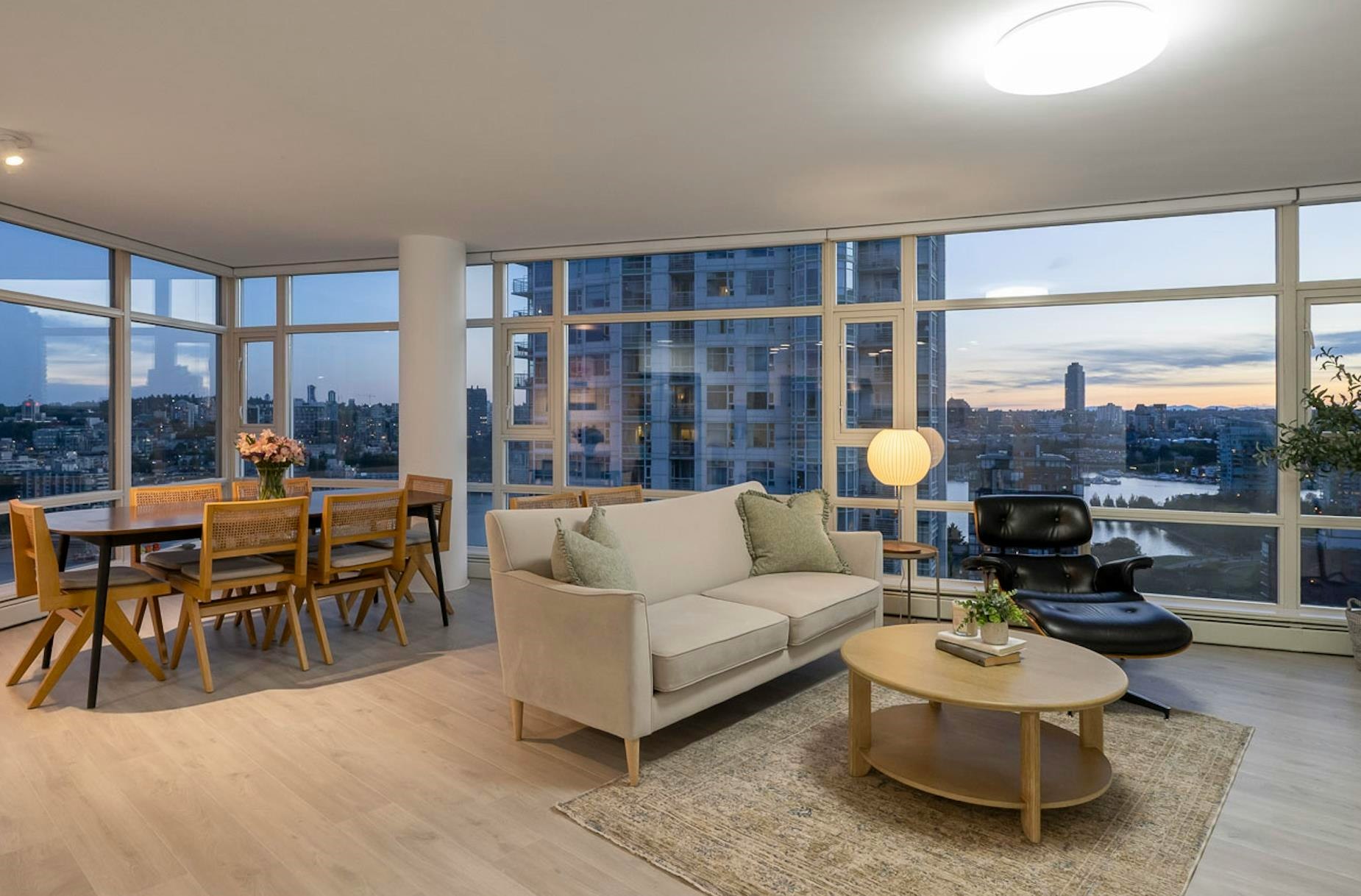 2607-198 Aquarius Mews, Vancouver, BC, V6Z 2Y4 - 2