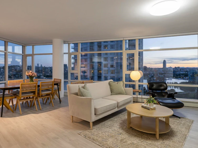 2607-198 Aquarius Mews, Vancouver, BC, V6Z 2Y4 - 2