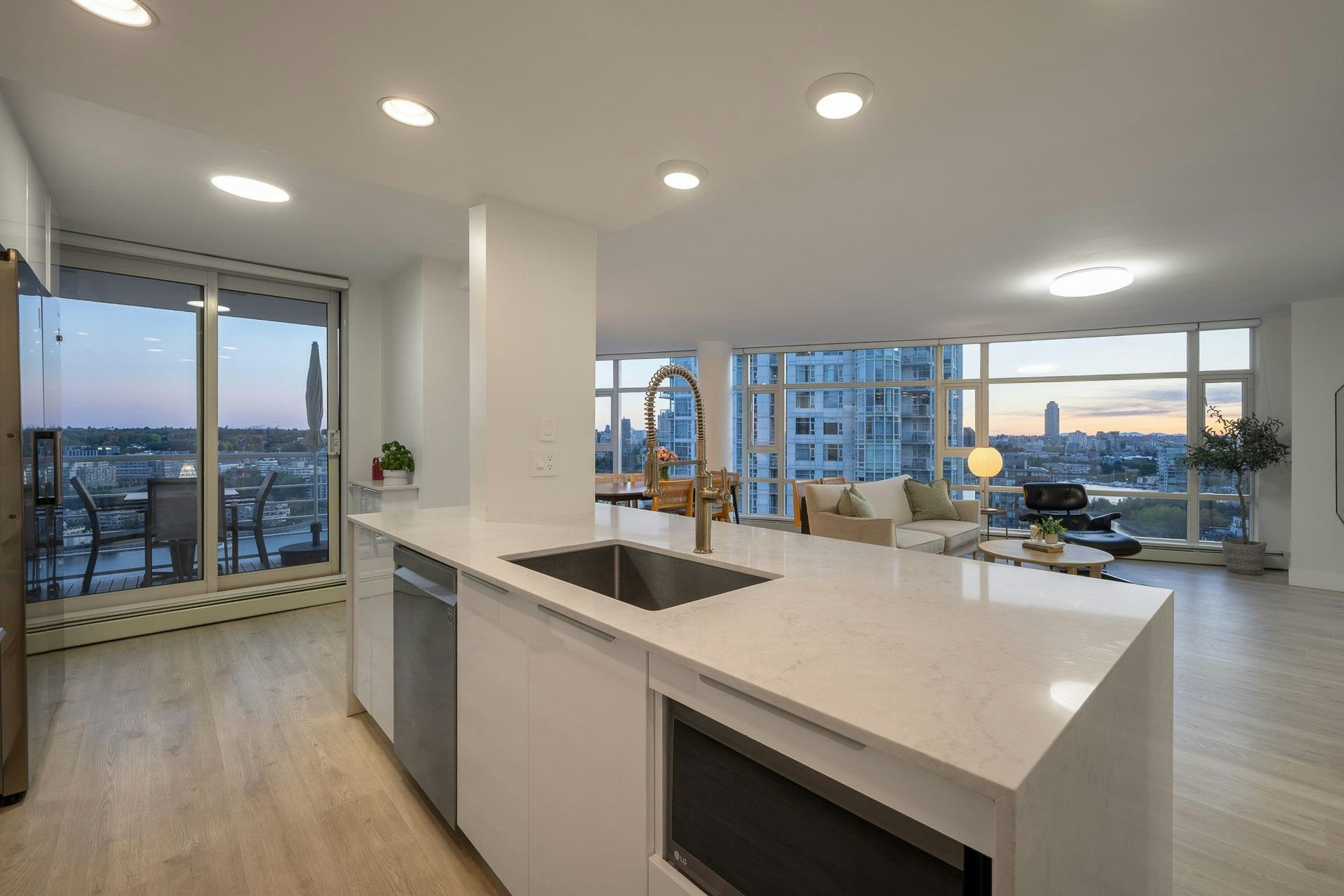 2607-198 Aquarius Mews, Vancouver, BC, V6Z 2Y4 - 14