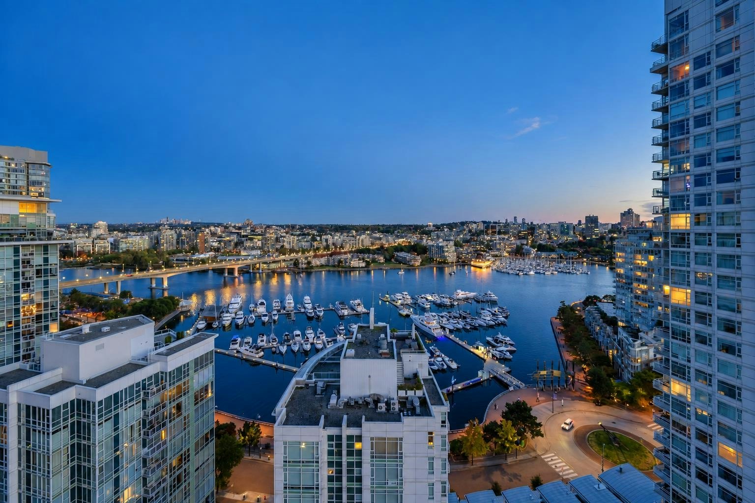 2607-198 Aquarius Mews, Vancouver, BC, V6Z 2Y4
