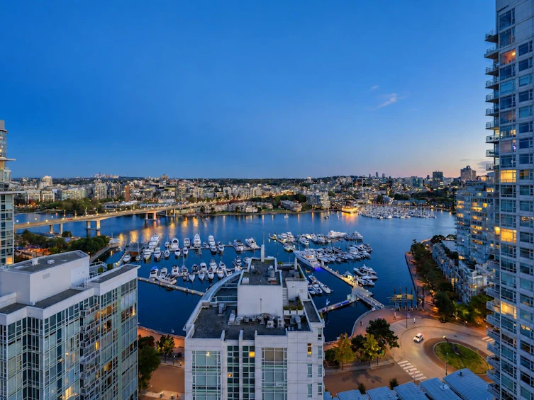 2607-198 Aquarius Mews, Vancouver, BC, V6Z 2Y4