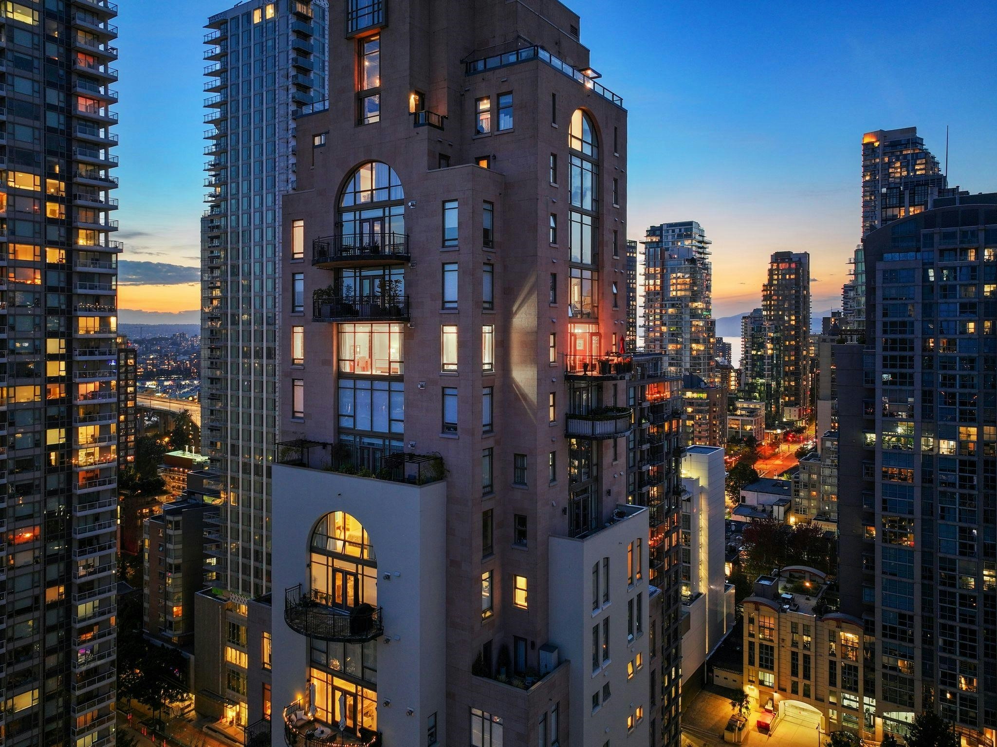 2600-1280 Richards Street - 2