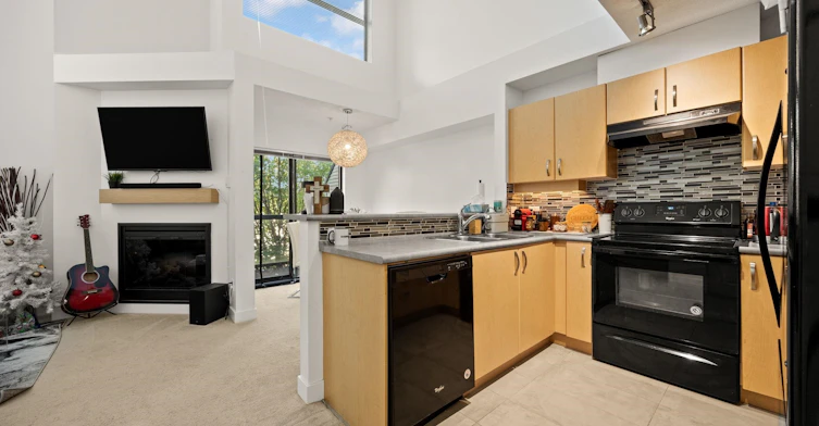 432-10838 City Pkwy Drive, Surrey, BC, V3T 0C2 - 3