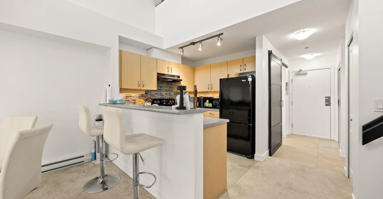 432-10838 City Pkwy Drive, Surrey, BC, V3T 0C2 - 5