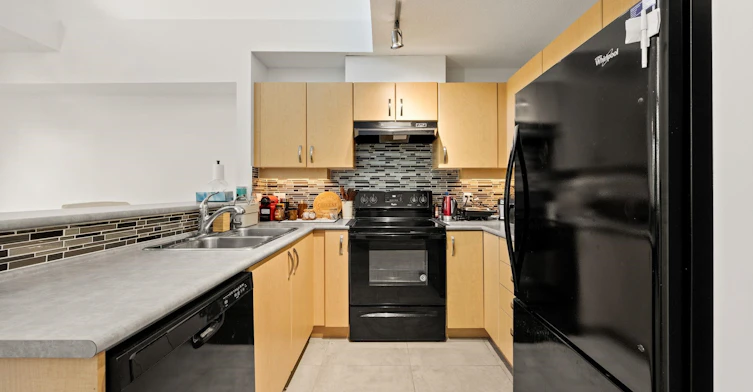 432-10838 City Pkwy Drive, Surrey, BC, V3T 0C2 - 4