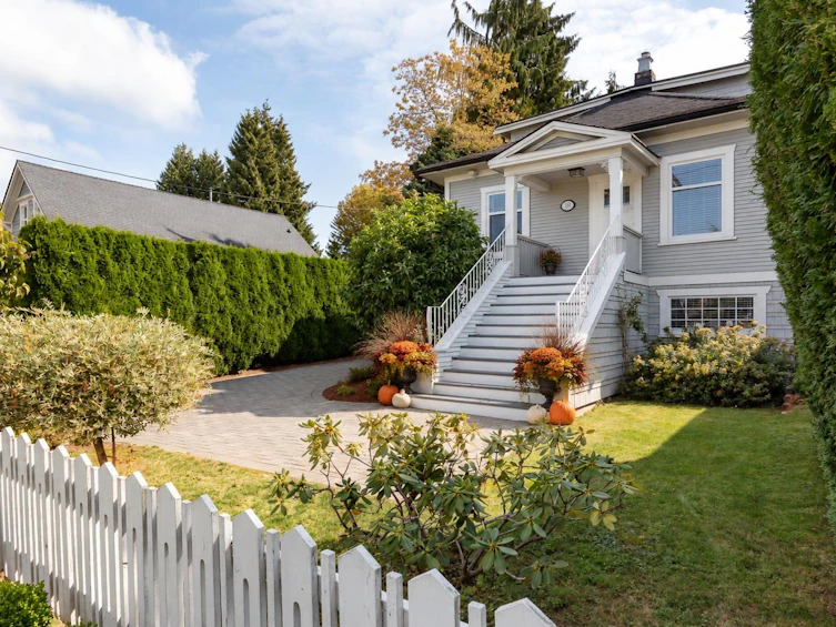 234 Eighth Avenue, New Westminster, BC, V3L 1Y2