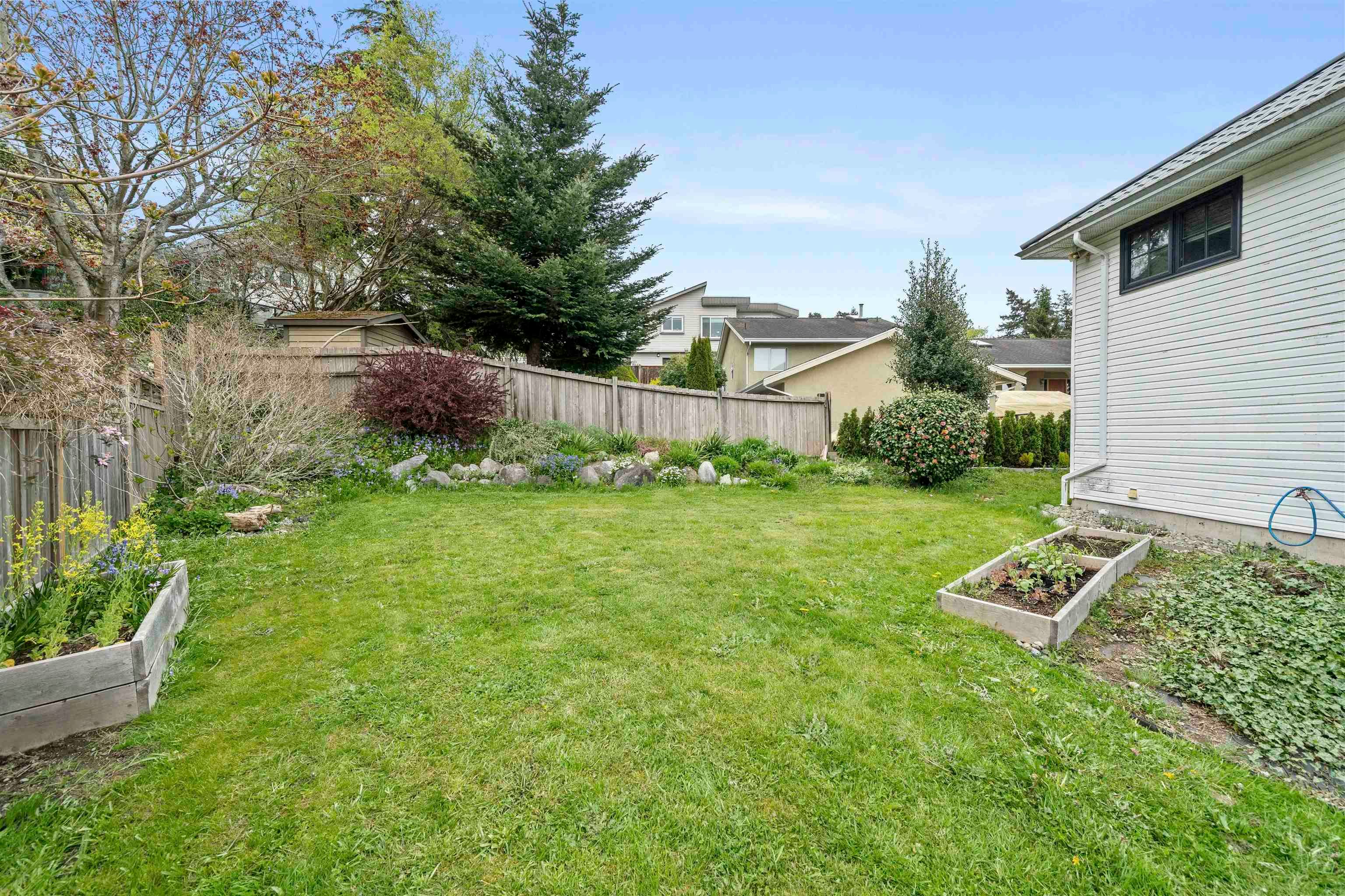 16071 8 Avenue, Surrey, BC, V4A 1A1 - 17