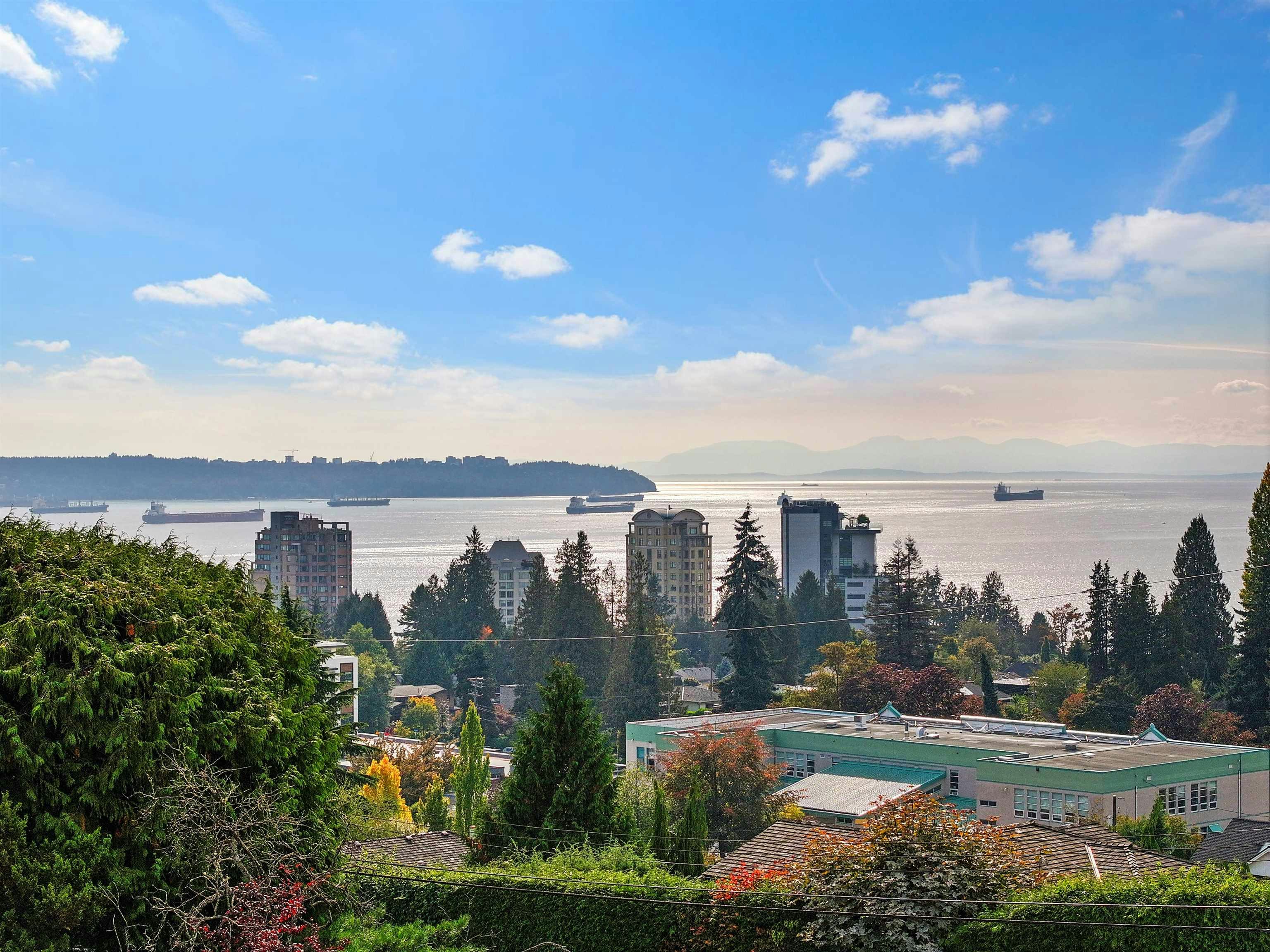 2077 Kings Avenue, West Vancouver, BC, V7V 2B7