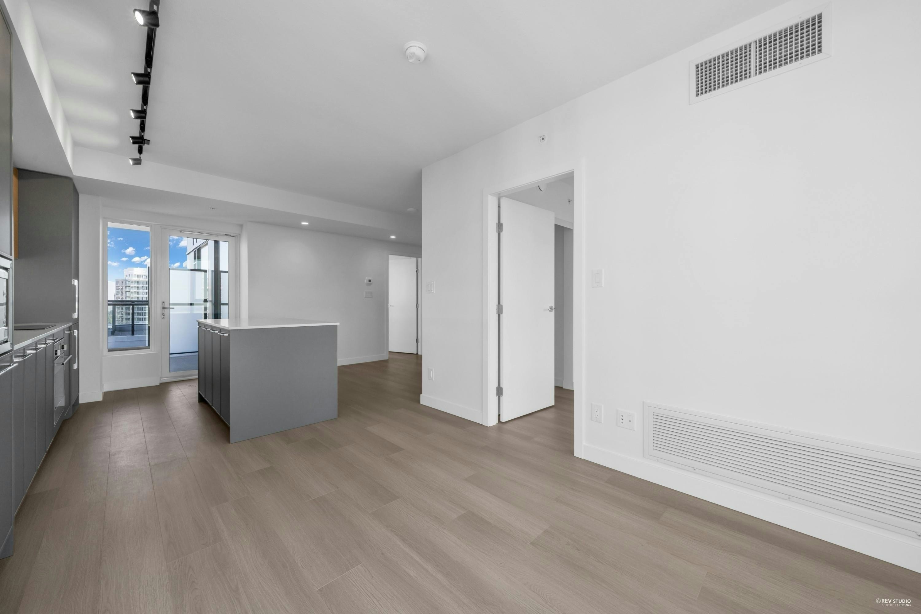 3303-13725 George Junction, Surrey, BC, V3T 0V7 - 11