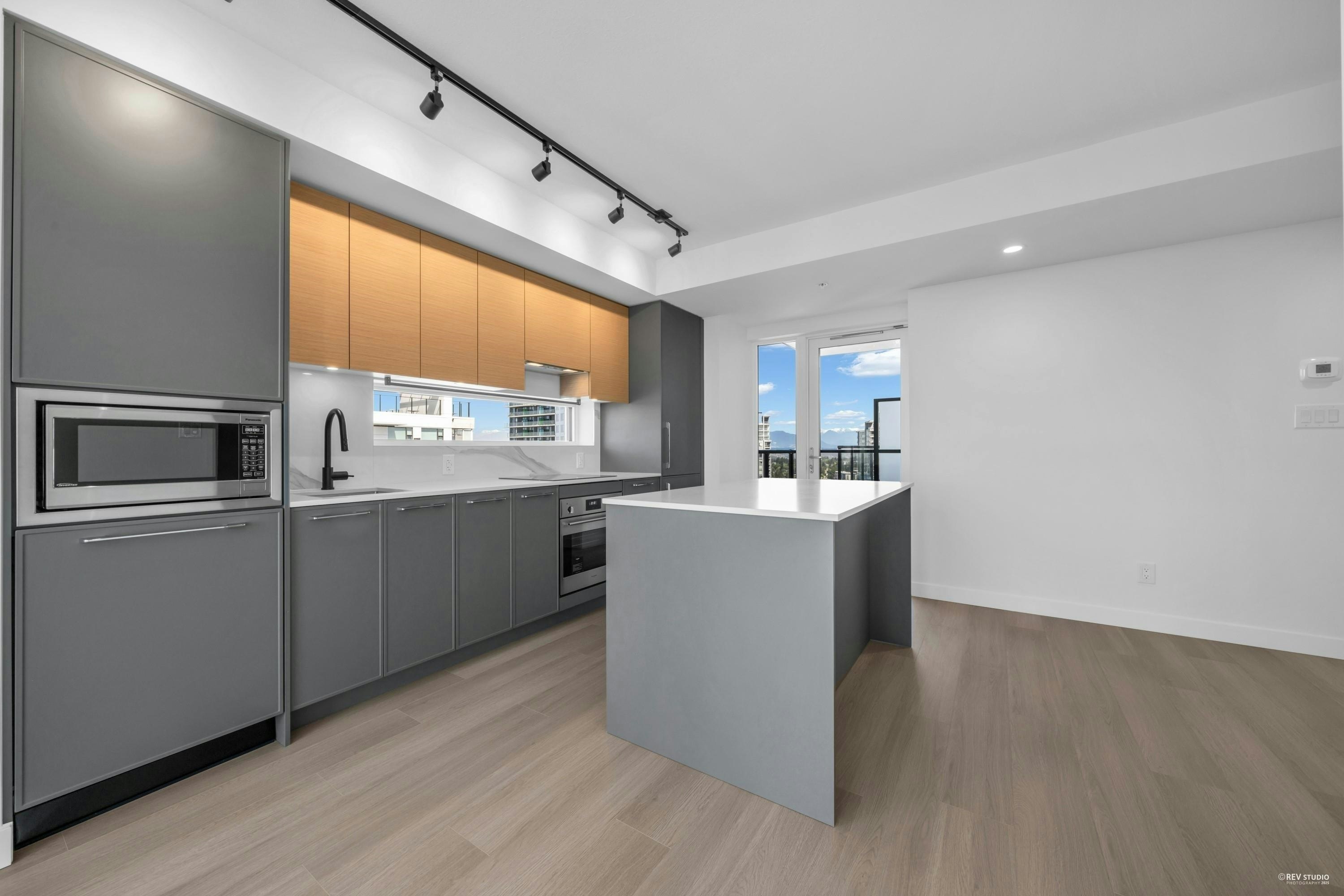 3303-13725 George Junction, Surrey, BC, V3T 0V7 - 4