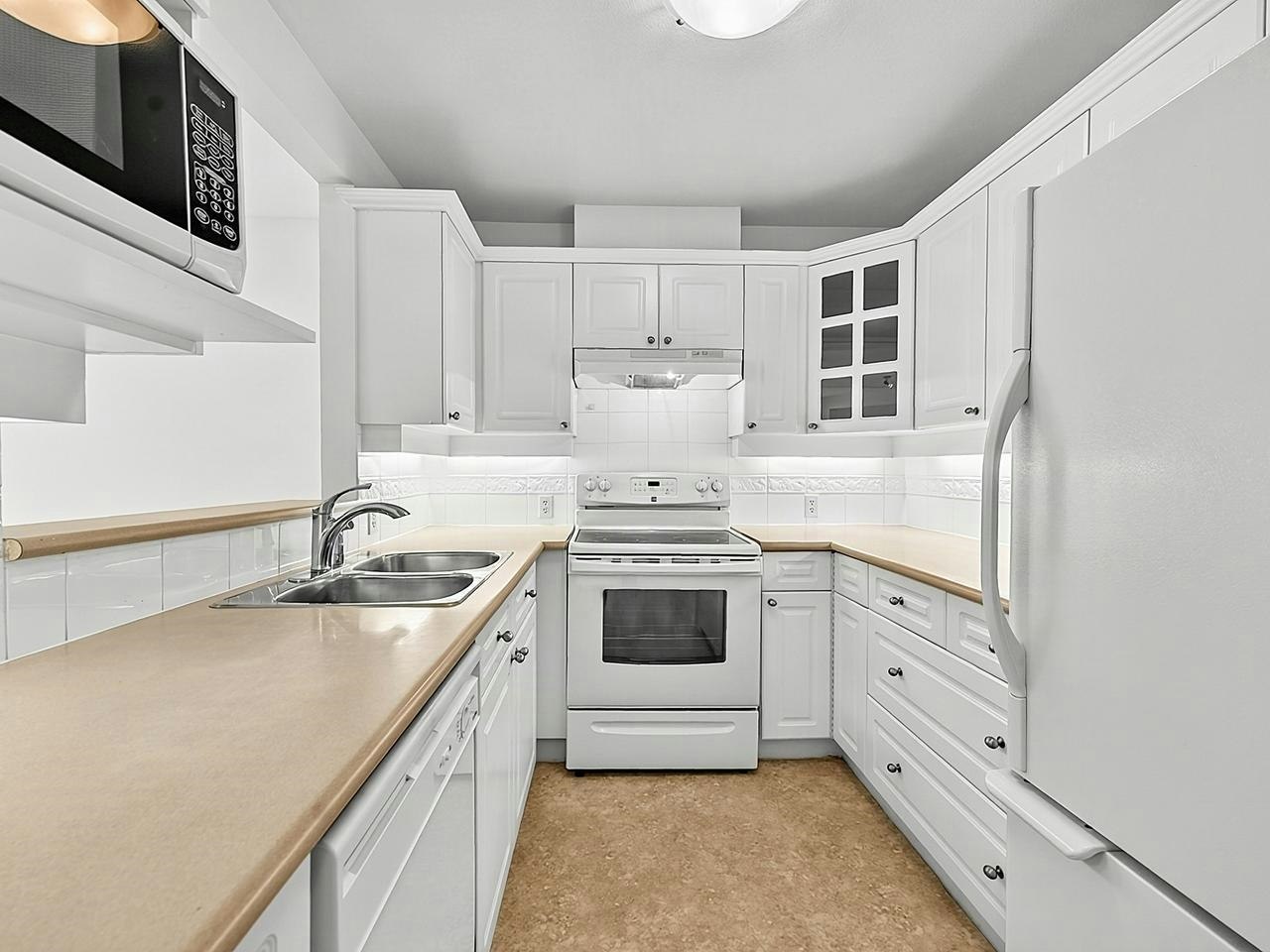 302-20448 Park Avenue - 4