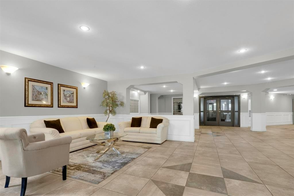 302-20448 Park Avenue - 3
