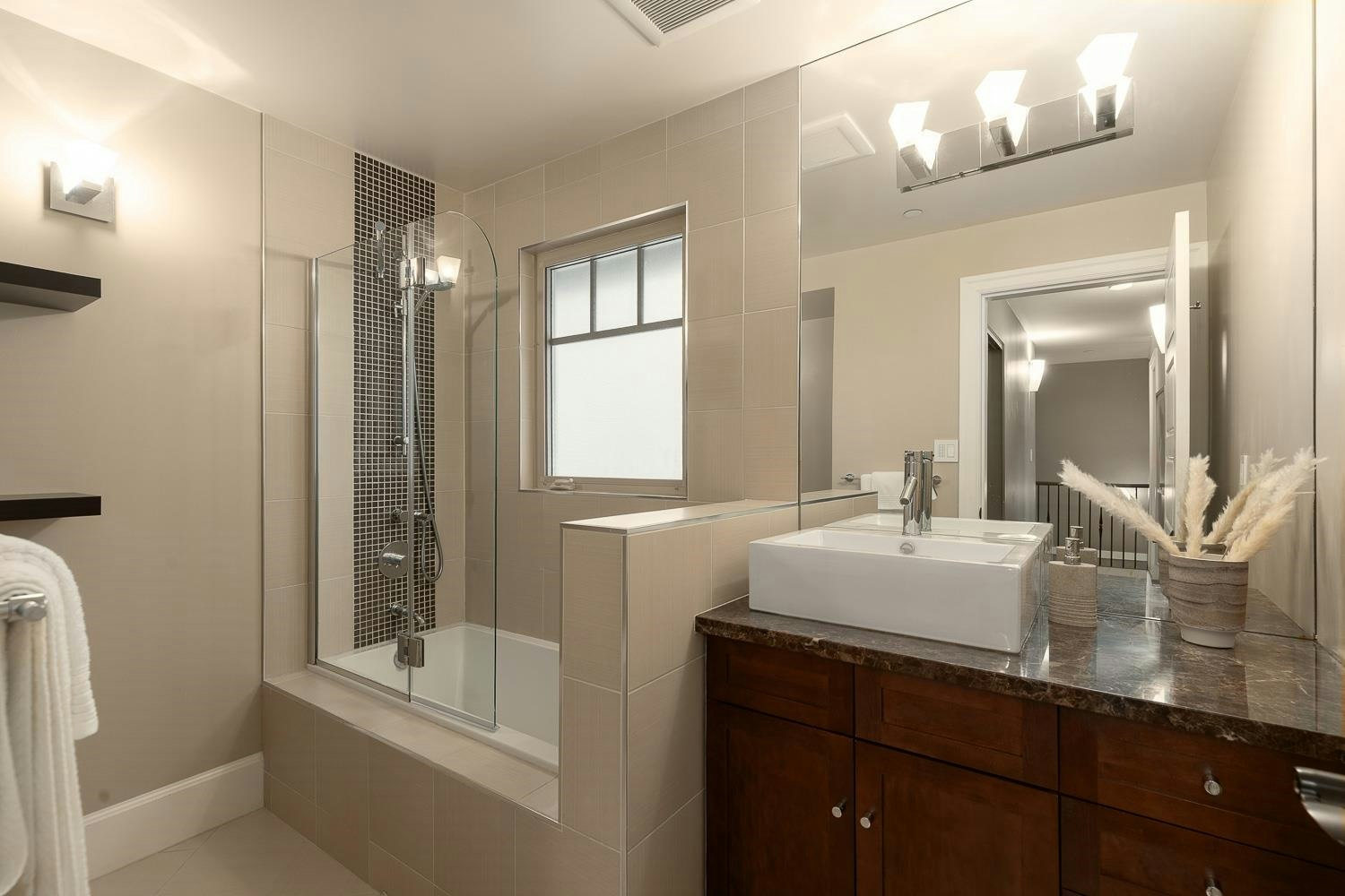 850 E 10th Avenue, Vancouver, BC, V5T 2B1 - 15