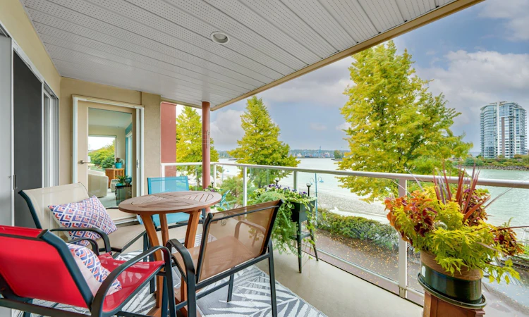 306-1230 Quayside Drive