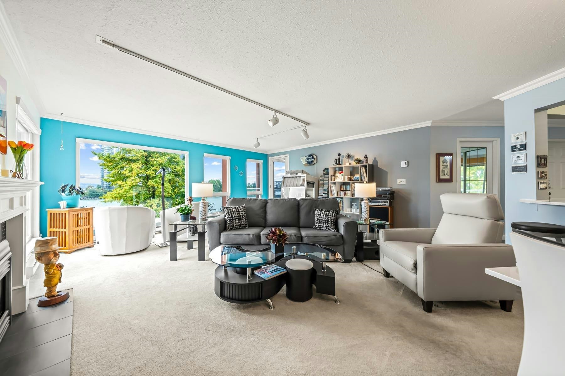 306-1230 Quayside Drive - 4