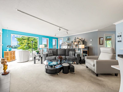 306-1230 Quayside Drive - 4