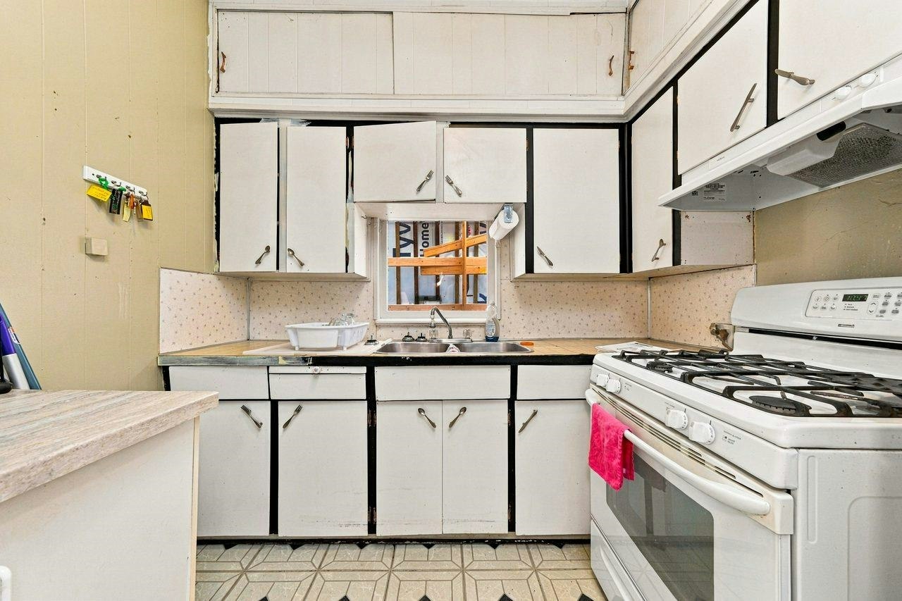 4153 John Street, Vancouver, BC, V5V 3W8 - 12