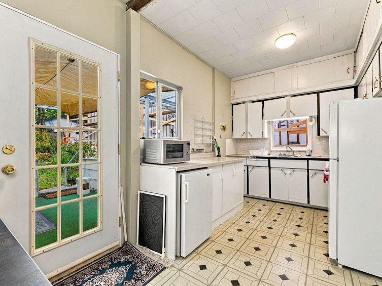 4153 John Street, Vancouver, BC, V5V 3W8 - 7