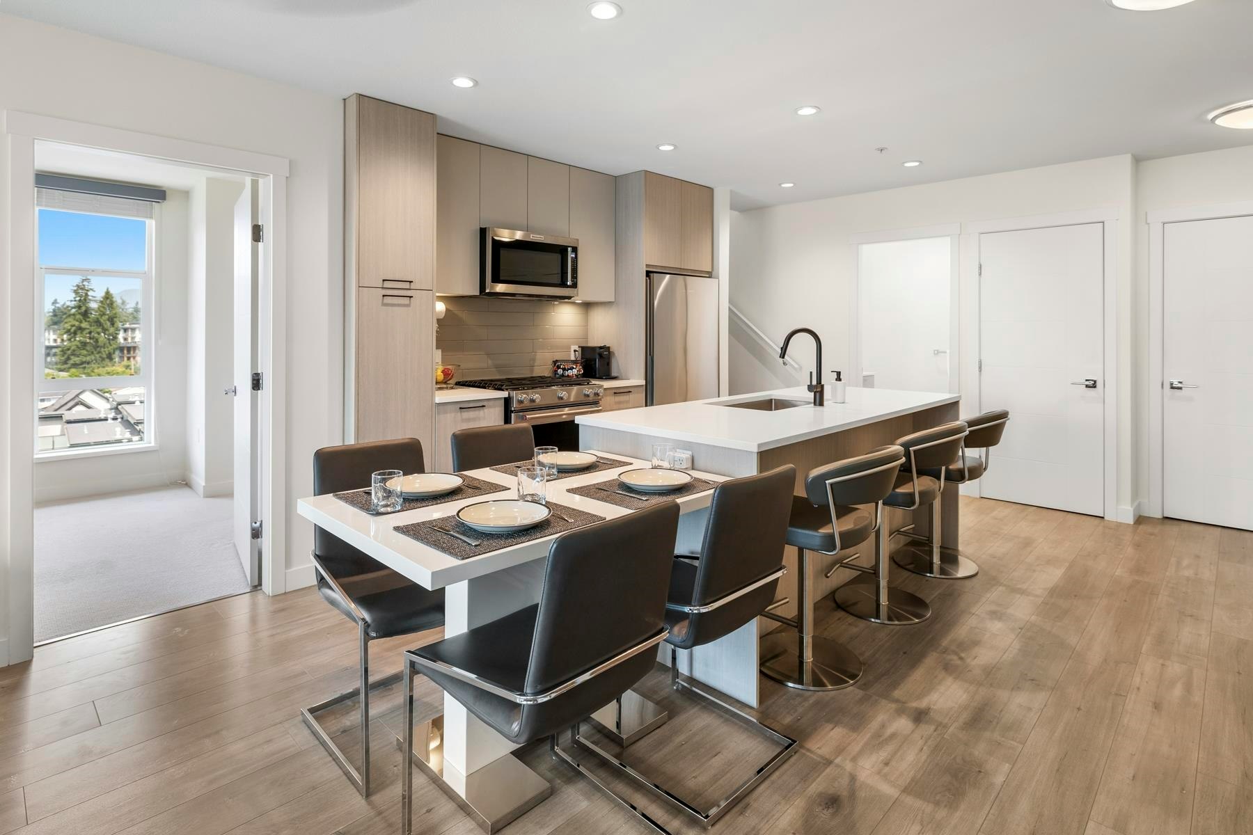 611-707 Como Lake Avenue, Coquitlam, BC, V3J 0J5 - 7
