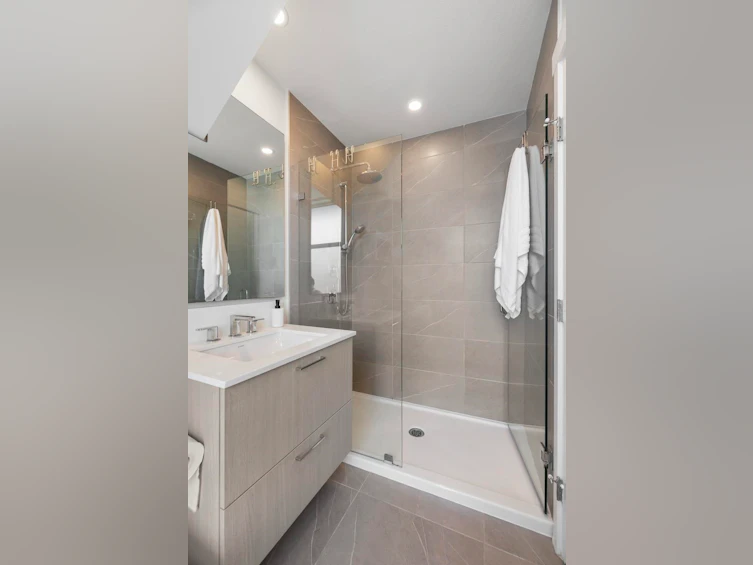 611-707 Como Lake Avenue, Coquitlam, BC, V3J 0J5 - 20