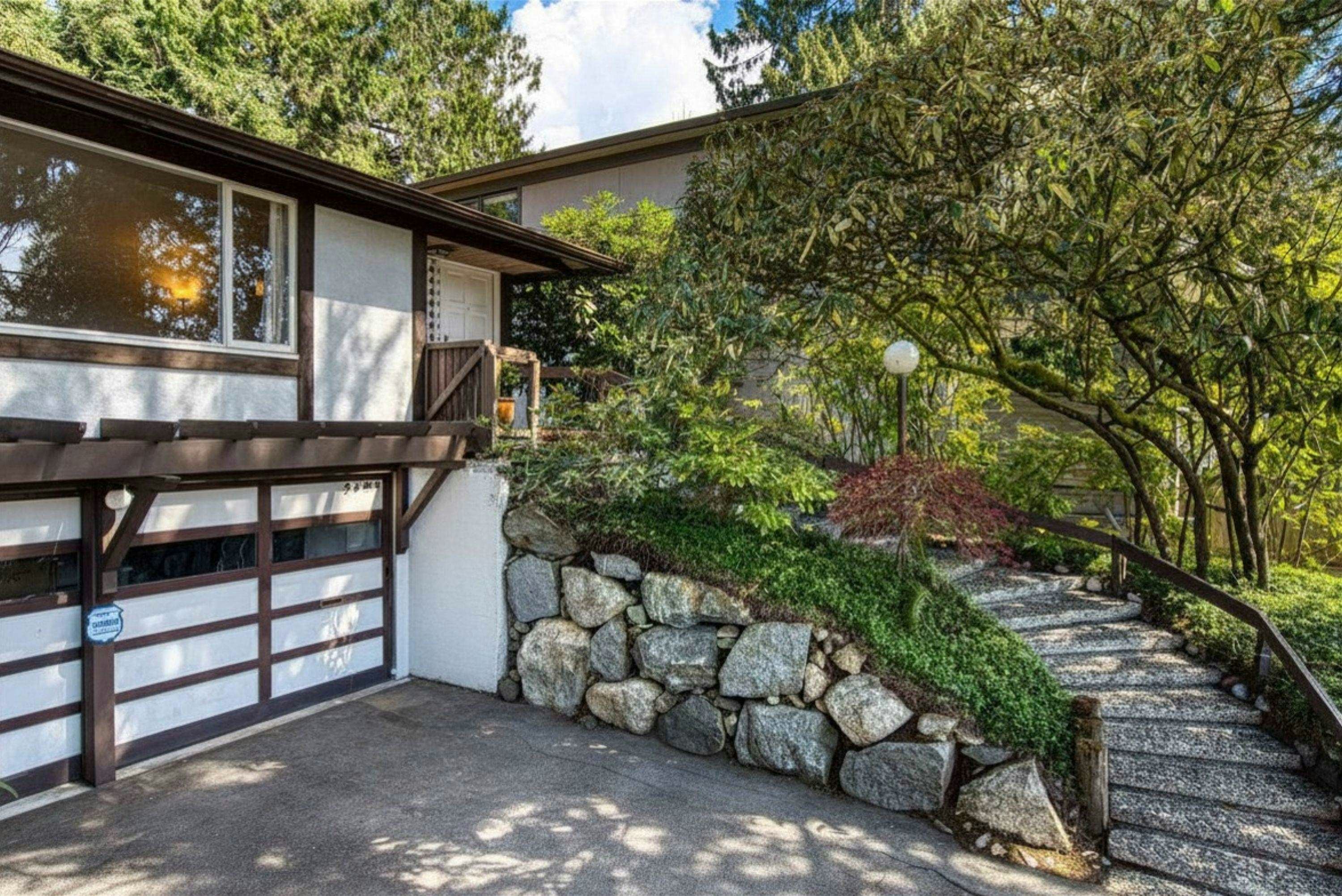 2493 Haywood Avenue, West Vancouver, BC, V7V 1Y2
