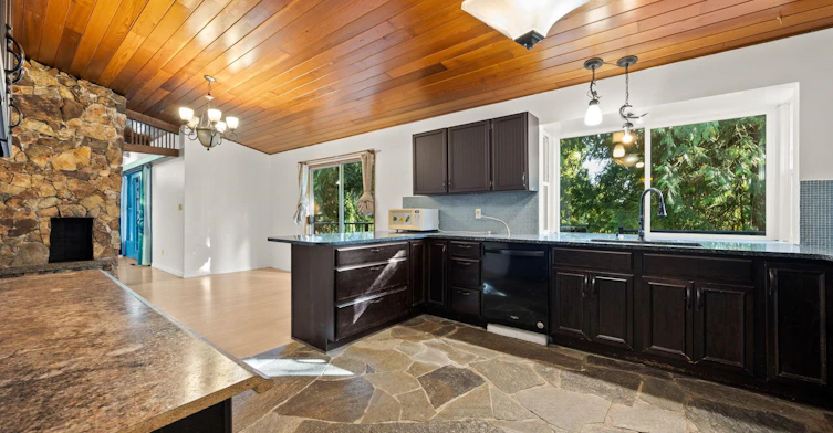 3290 Hazel Avenue, Coquitlam, BC, V3E 3H3 - 29