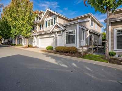 4-30748 Cardinal Avenue - 2