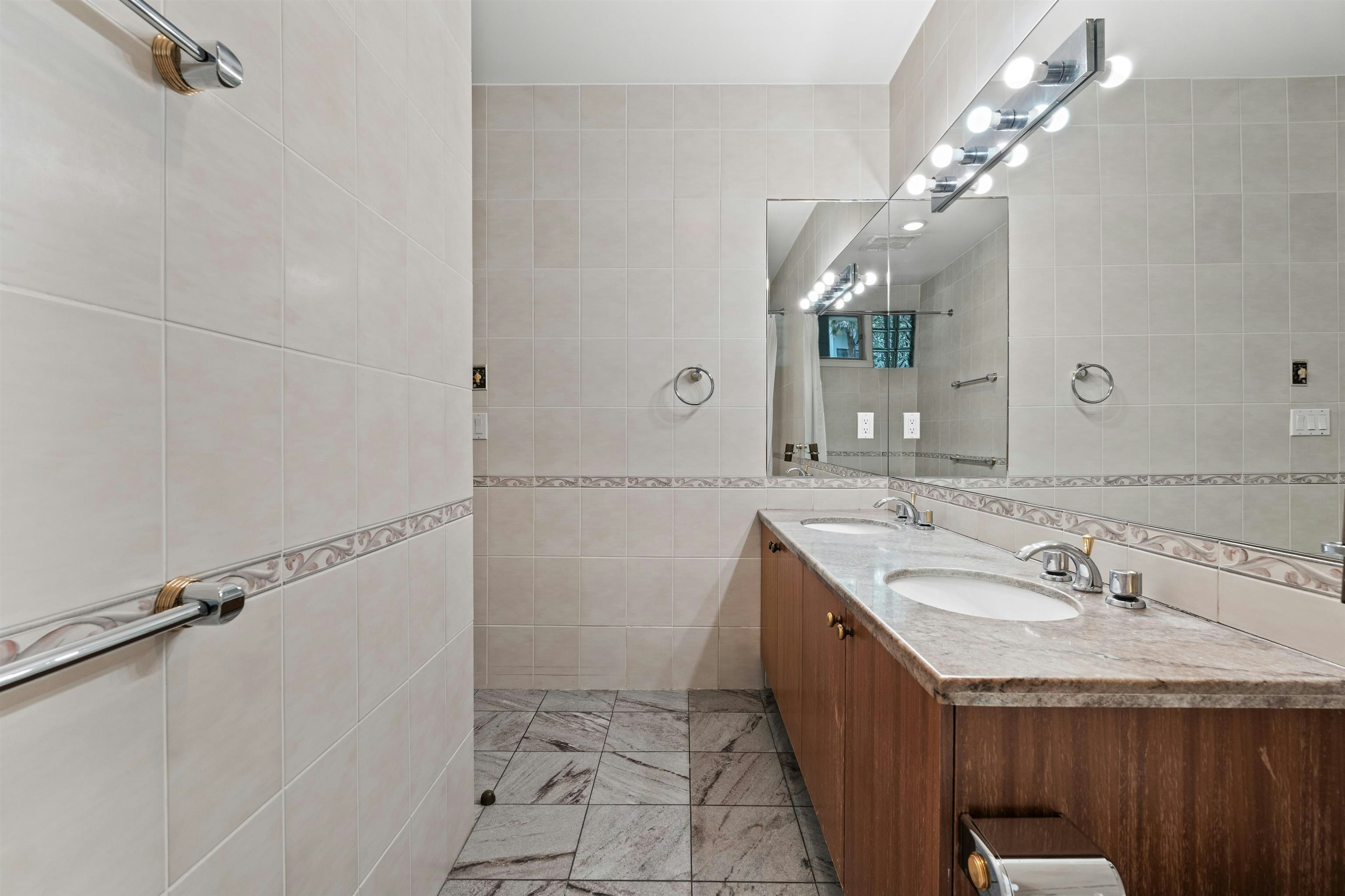 102-5850 Balsam Street, Vancouver, BC, V6M 4B9 - 22