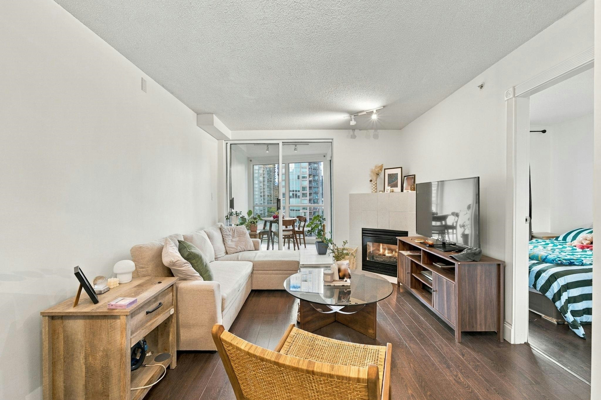1803-939 Homer Street - 2