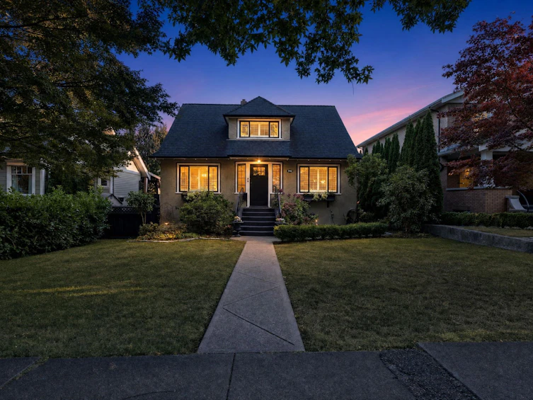 3964 Dundas Street, Burnaby, BC, V5C 1A5