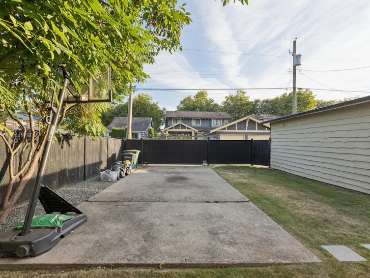 3964 Dundas Street, Burnaby, BC, V5C 1A5 - 38