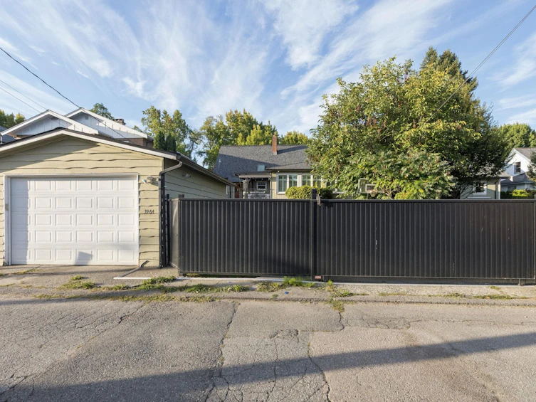 3964 Dundas Street, Burnaby, BC, V5C 1A5 - 39