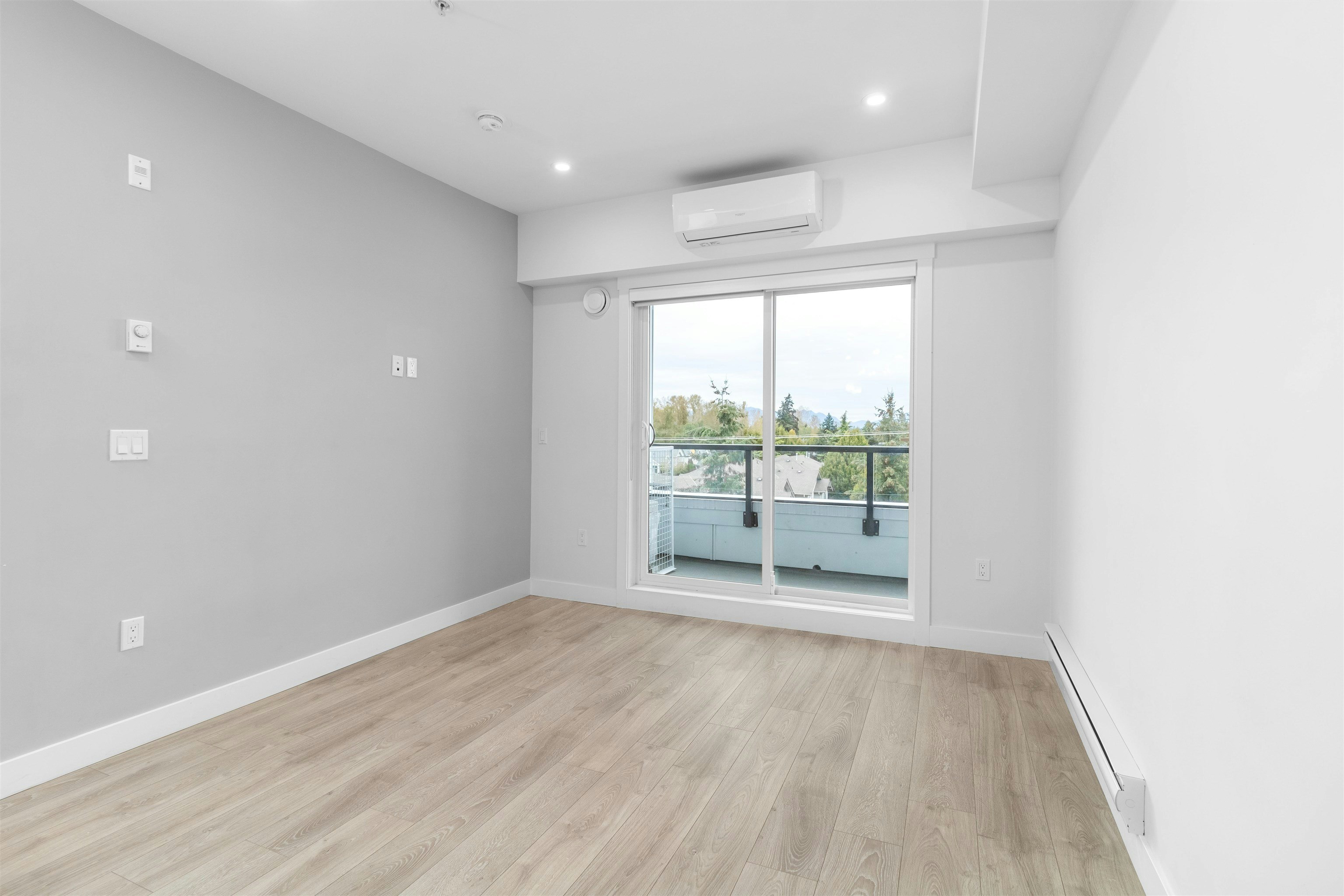 4xx-14438 72 Avenue, Surrey, BC, V3S 0B6 - 2