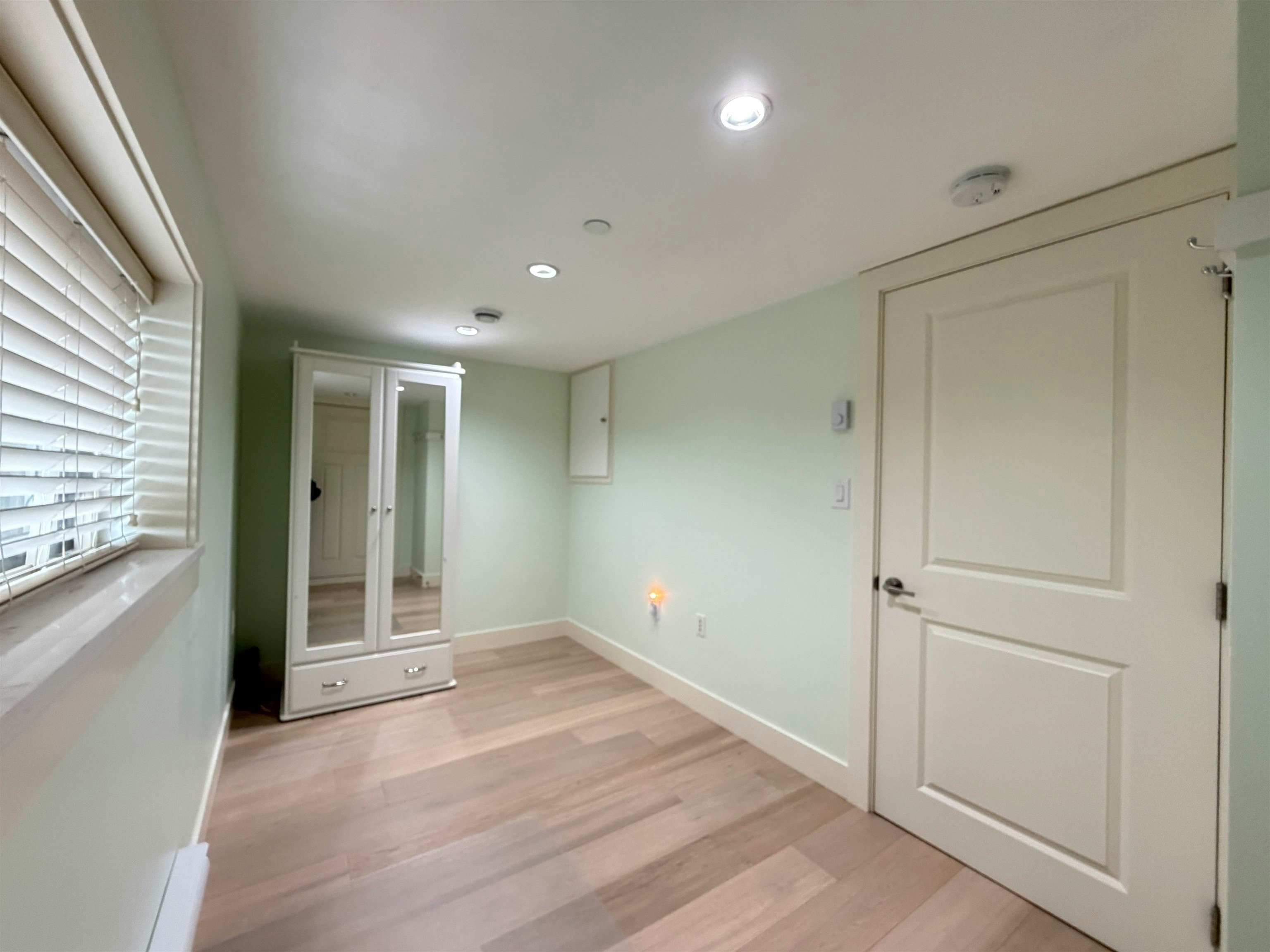 LANEWAY-582 E 57th Avenue, Vancouver, BC, V5X 1S9 - 14